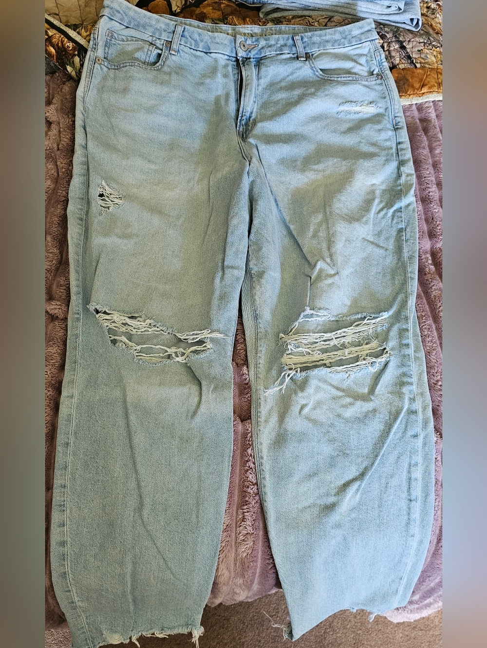 American Eagle Outfitters Light Blue Distressed Boyfriend Jeans